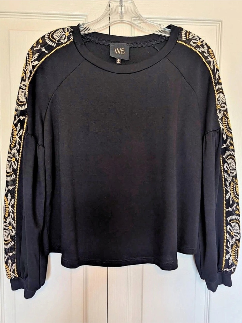 W5 Black & Gold Long Sleeve Top Size Medium Like New